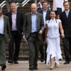 Les activistes Greenpeace Huw Williams, Kevin Drake, Ben Stewart, Tim Hewke, Emily Hall and Will Rose sortant de la Cour de justice en 2008. Photograph: Jiri Rezac/Greenpeace