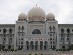 800px-Palace_of_Justice_Putrajaya_Dec_2006_002