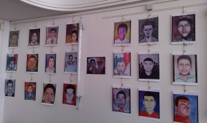 Portraits d'une partie des 43 étudiants disparus à Iguala en septembre 2014. © Claire Plisson