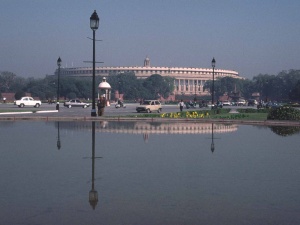 Le Parlement de Delhi a vu récemment ses séances interrompues par un grand nombre de « dérapages » dans son hémicycle. Crédit : Bill Strong / Wikimedia Commons 