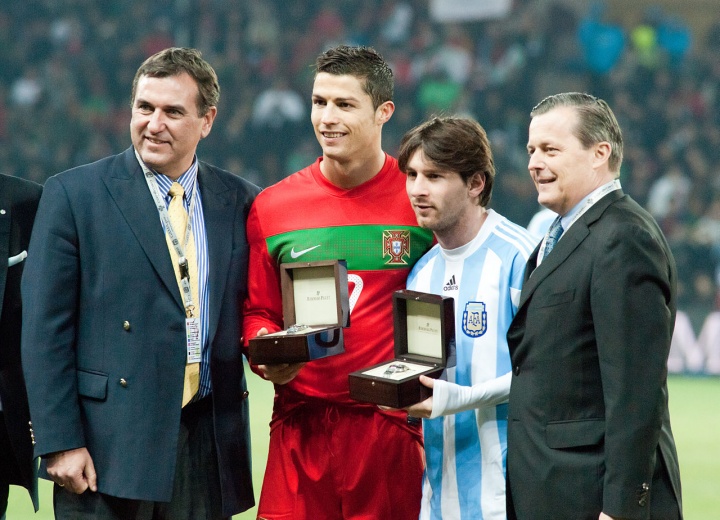 Cristiano Ronaldo et Lionel Messi lors du match Portugal - Argentine en 2011 -  Crédit :  Fanny Schertzer - Wikimedia Commons 