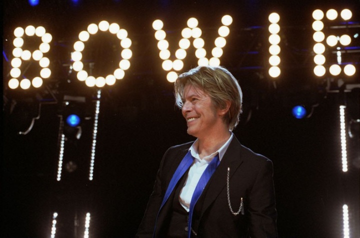 David Bowie lors de sa tournée à Chicago en 2002 -  Crédit : Adam-Bielawski / Wikimedia Commons