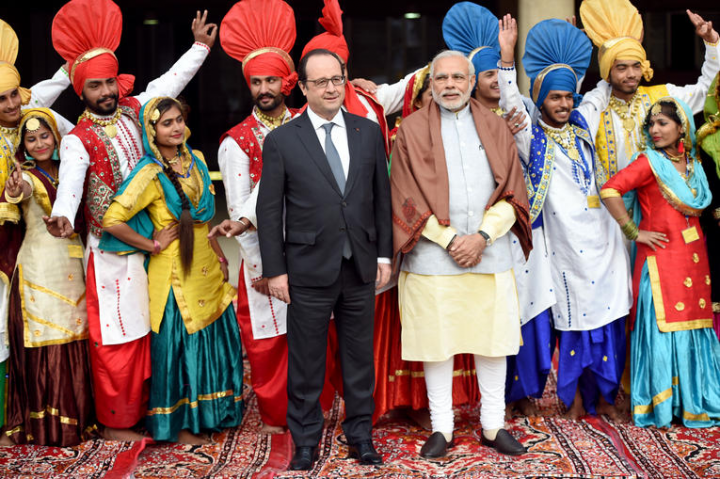 François Hollande et Narendra Modi Premier ministre indien - Crédit photo : Stéphane DE SAKUTIN / AFP 
