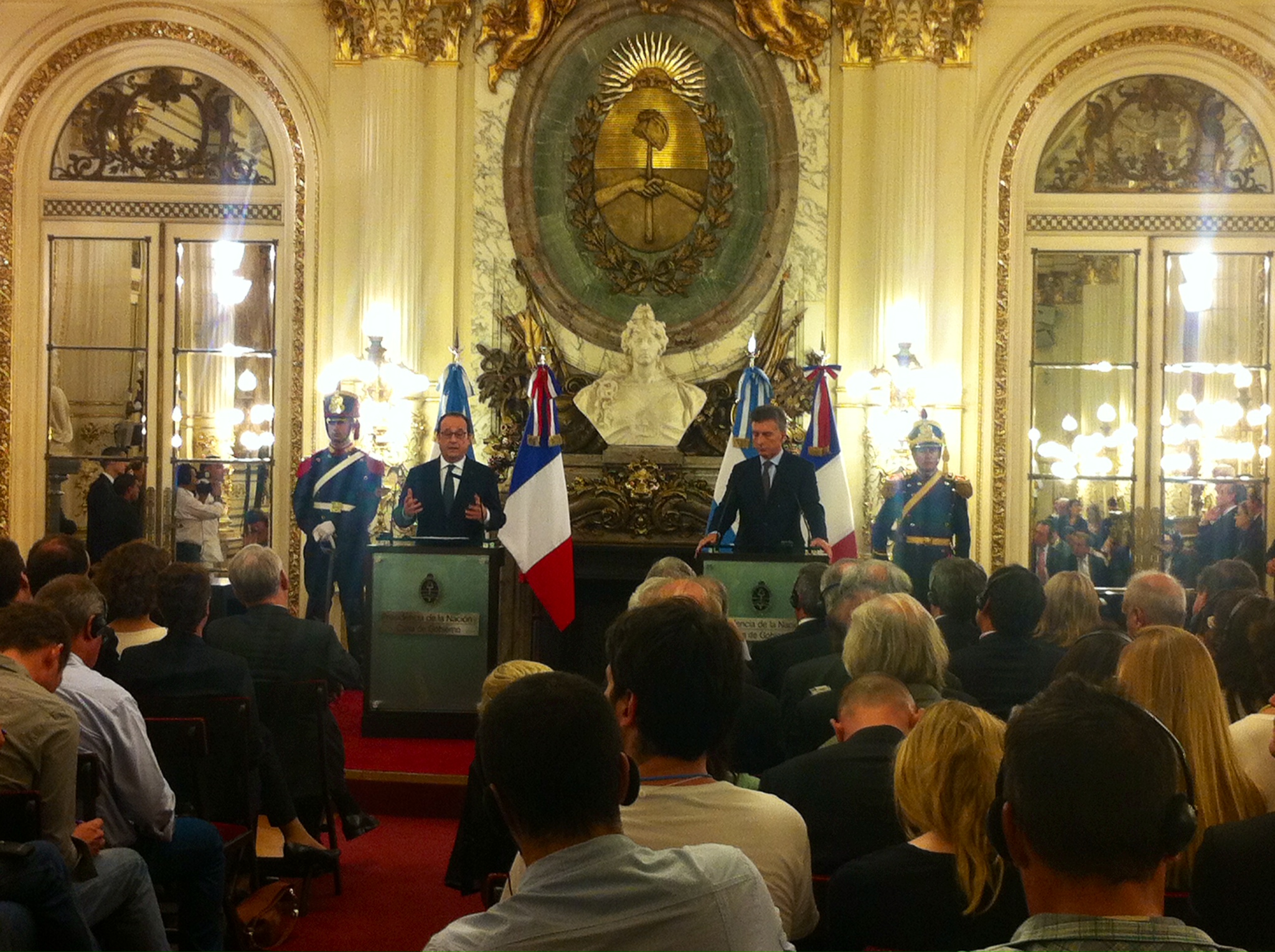 François Hollande lors de son déplacement à Buenos Aires - Crédit photo : Justine Perez