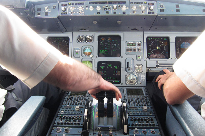 Intérieur du cockpit de l'A320 - Crédit photo : Olivier Cleynen
