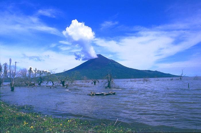 Vue du volcan Momotombo au Nicaragua. Crédits : www.world-traveller.org (Creative Commons) 