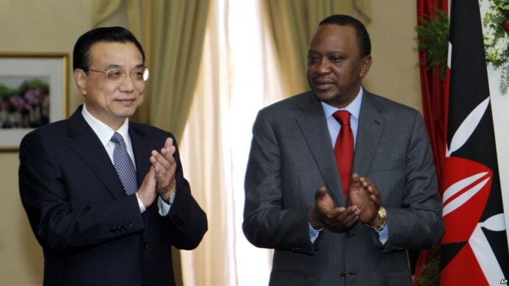 Le Premier ministre chinois Li Keqiang et le président kenyan Uhuru Kenyatta : Crédit photo : AP