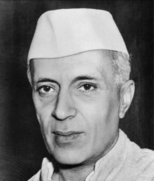 Nehru était le premier des dirigeants indiens à tracer la voie du non-alignement, aujourd’hui encore pilier de la diplomatie indienne - Crédit photo : Royroydeb, Wikimedia Commons