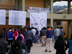 Le 10 avril, les Péruviens se sont rendus dans les différents bureaux de vote pour élire leur futur chef de l’État (Cusco). Crédit photo : Corinne Duquesne 