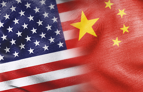 Drapeaux américain et chinois. Source : Ekonomický deník