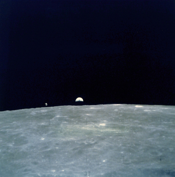 Apollo-16-AS16-113-18289 - Earthrise-LEM