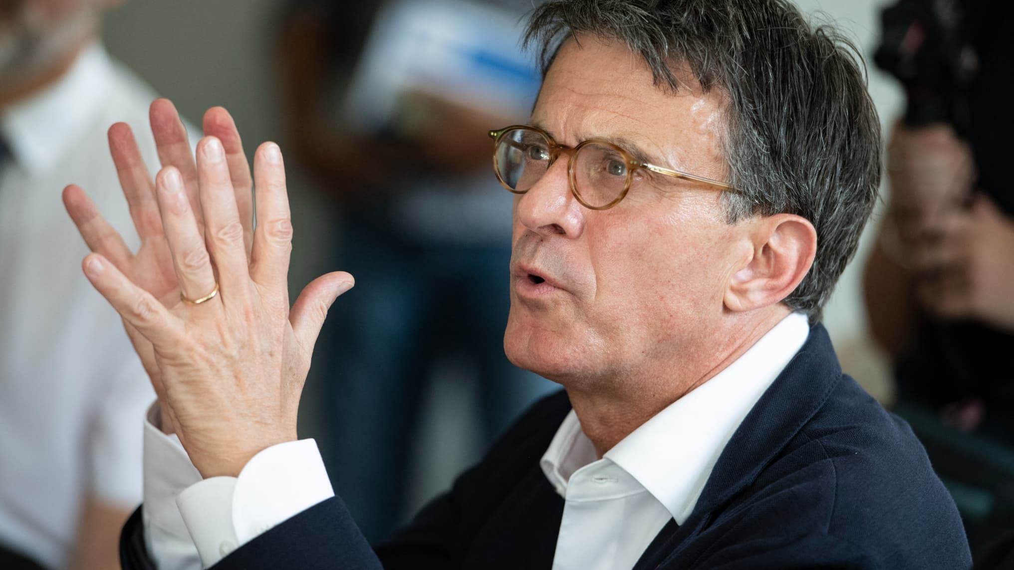 Nouvelle-Calédonie : Manuel Valls enchaîne les bilatérales avant le comité de rédaction