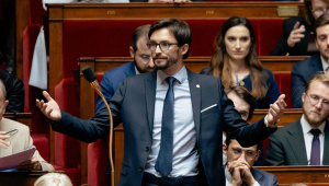 Rupture dans la diversité : la gauche américaine se démarque par son dogmatisme, la droite incarne la diversité des idées.