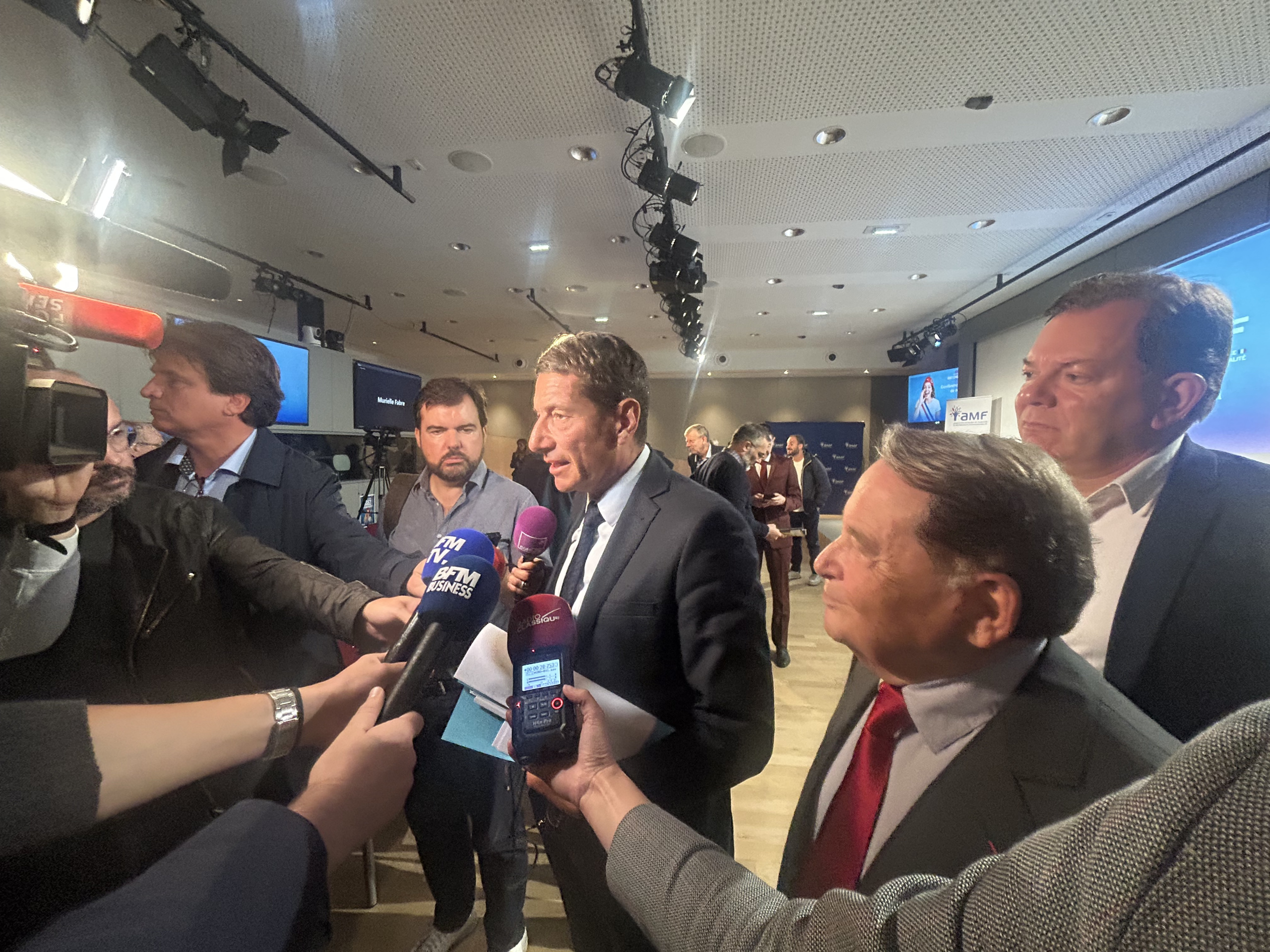 Les maires s’adressent aux Français : osez l’engagement ! L'édito de Michel Taube