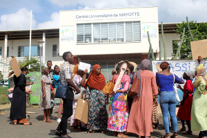 Mayotte - des étudiants étrangers poursuivent leurs études sous la menace d’expulsion