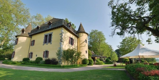 Château de Salles (Vézac) : quand un joyau du Cantal se réinvente en destination premium pour dirigeants, équipes et voyageurs en quête d’exception