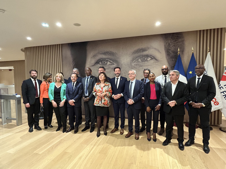 La "décolonisation" au bout de l’autonomie… Ultimatum ou chantage ? Gabriel Serville, président de la Guyane, défie Emmanuel Macron lors du Congrès des régions de France.