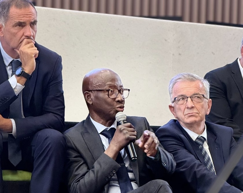 La "décolonisation" au bout de l’autonomie… Ultimatum ou chantage ? Gabriel Serville, président de la Guyane, défie Emmanuel Macron lors du Congrès des régions de France.