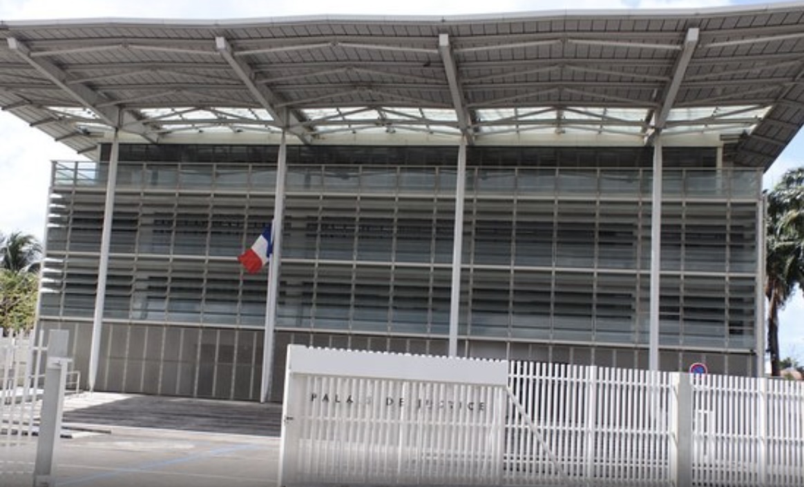 Martinique : la justice avec un bien petit j. L’édito de Michel Taube