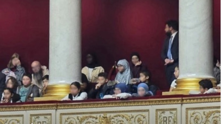 Voile islamique sur des jeunes filles à l’Assemblée : quand la République baisse les yeux. La chronique de Thierry Gibert