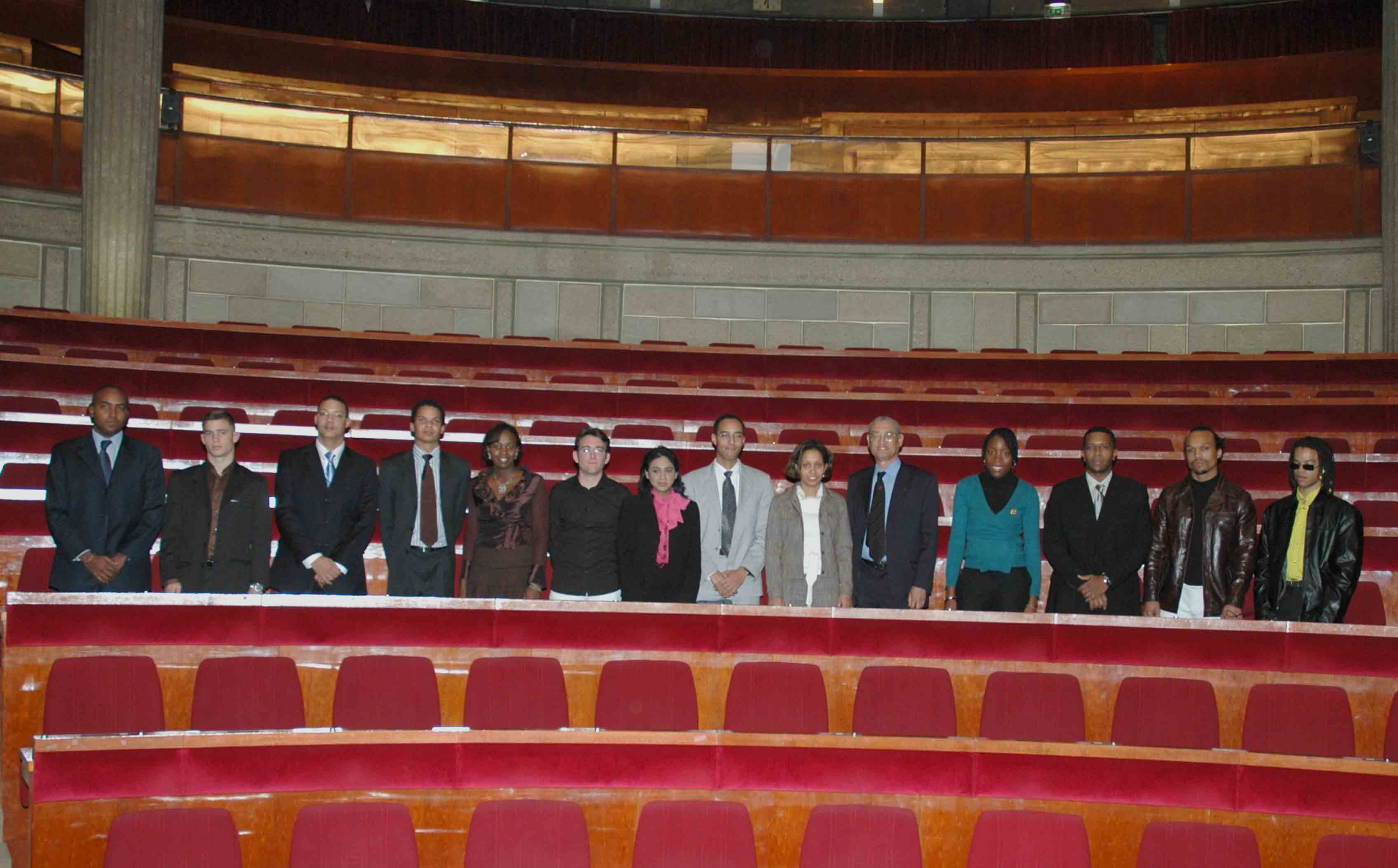 Georges Dorion entouré de la première promotion des Talents de l'Outre-Mer en 2005, dont Yola Minatchy