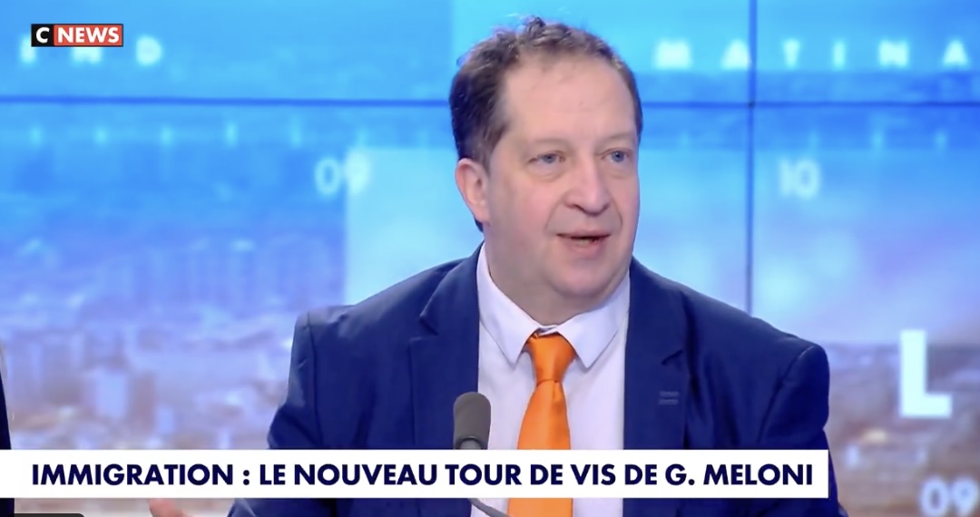 Les forces navales française, italienne, espagnole, croate et grecque doivent remplacer SOS Méditerranée pour gérer les flux migratoires en Méditerranée. Michel Taube sur CNEWS