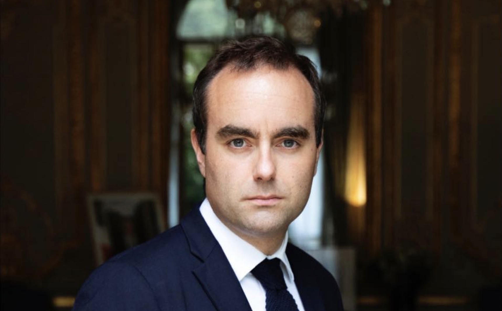 Sébastien Lecornu, l’anti-Macron ou la force tranquille du moine-soldat. L’édito de Michel Taube
