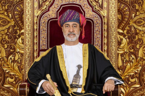 سلطان عُمان في باريس: فرنسا مخطئة إن هي استهانت بشريك استثنائي. افتتاحية بقلم رضوان كوراك وميشيل توب