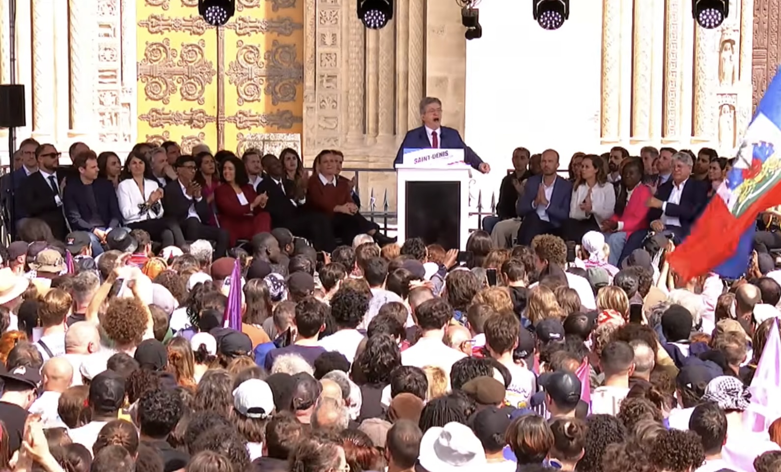 « On est chez nous. » Quand la gauche récupère les slogans d’extrême-droite, de Saint-Denis à Fort-de-France. L’édito de Michel Taube