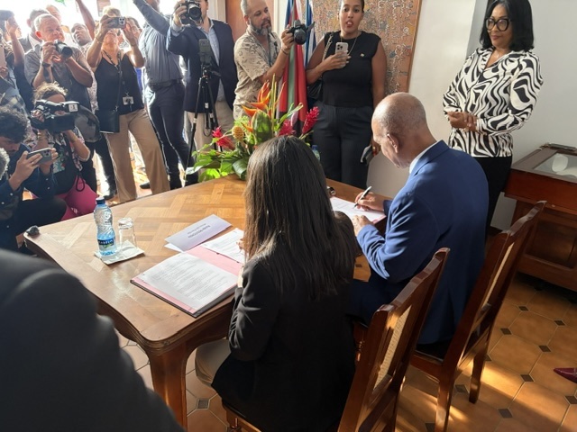 Cet accord-cadre sur l’autonomie de la Martinique, c’est un coup d’Etat anba fey (sous le boisseau) ! L'édito de Michel Taube