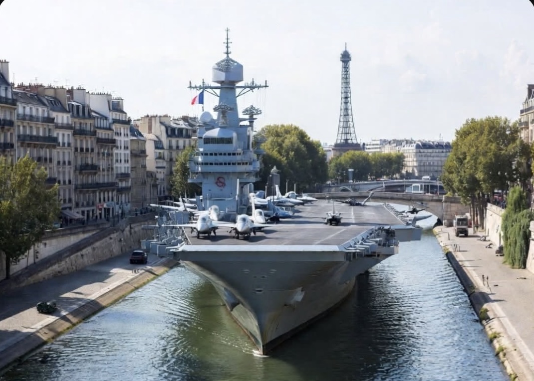Le Charles de Gaulle pour mater La Douane ! Vu sur le Web et on peut rire de tout !
