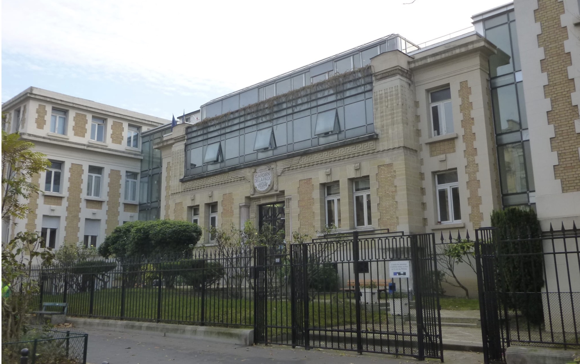 Chapeau bas pour l'Hôpital des Gardiens de la Paix : ce petit hôpital qui soigne comme une grande famille ! par Khaled Saad Zaghloul